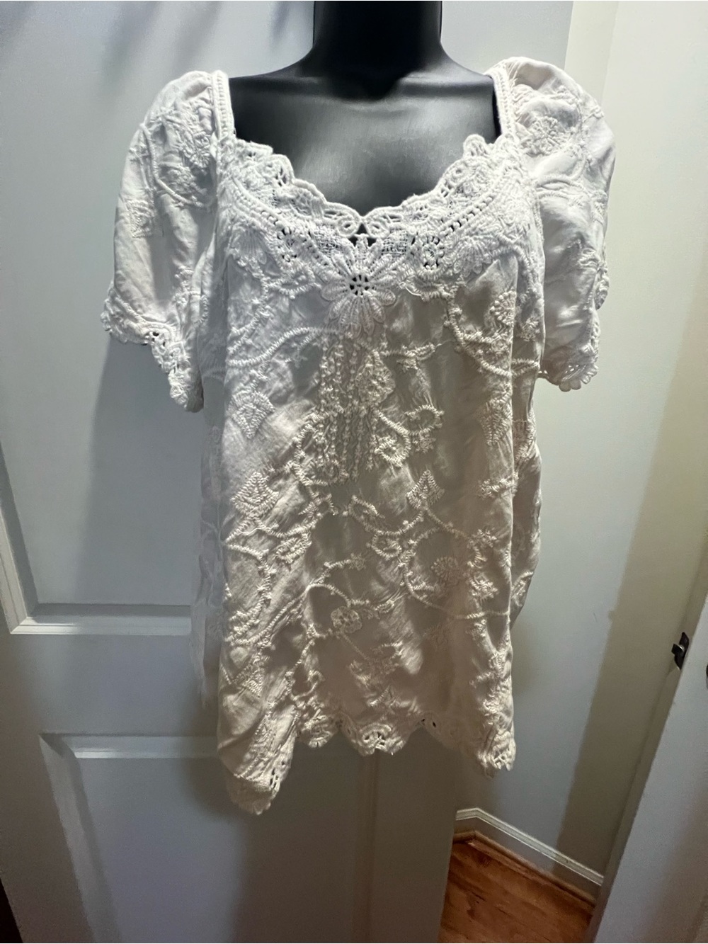 Democracy White Lace-Trim Embroidered Peasant Blouse